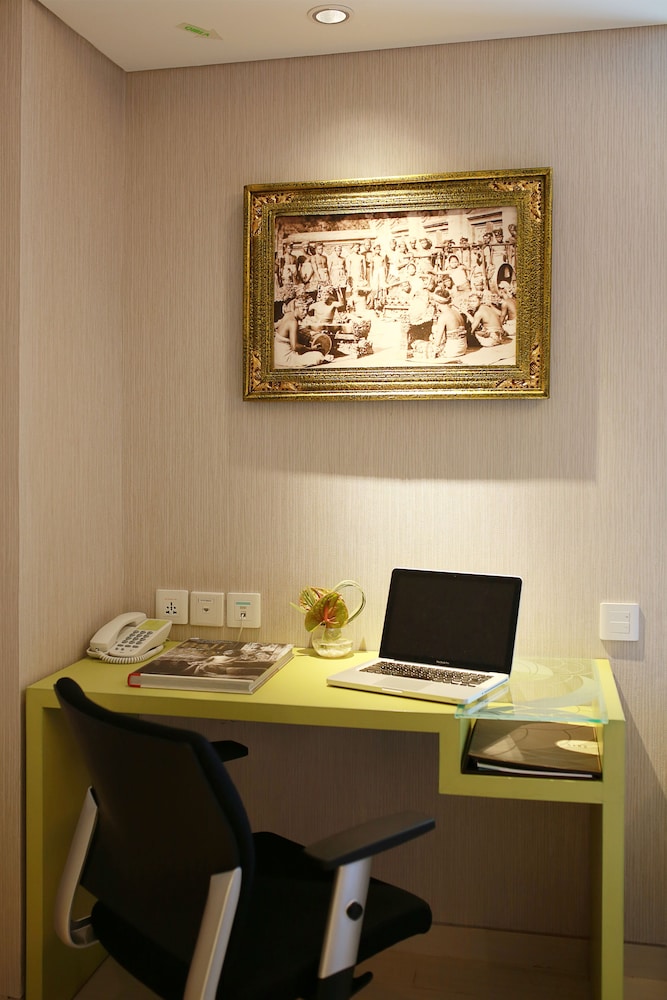 Superior Twin Room thumbnail 6