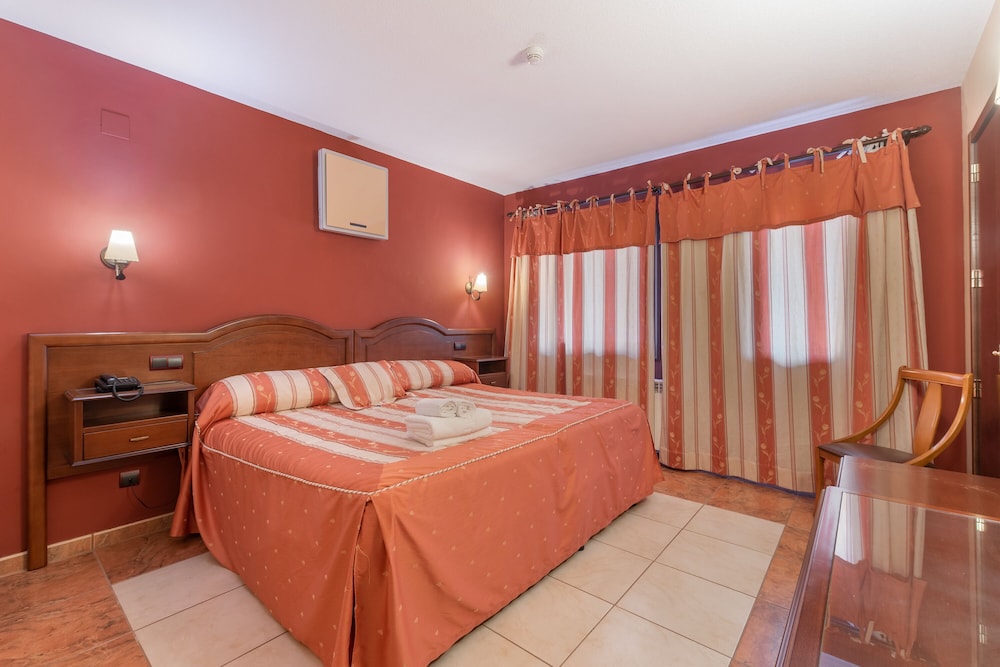 Habitación Doble Estándar o con Dos Camas Individuales.