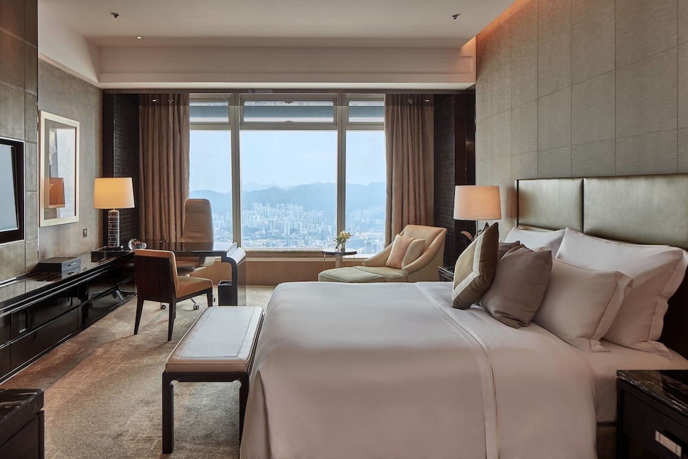 Deluxe Guest Room, 1 King, City View