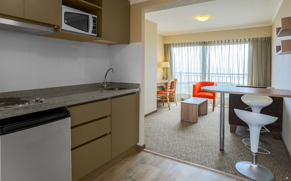 Family Suite, 2 Queen Beds, Balcony, Beach View photo 3