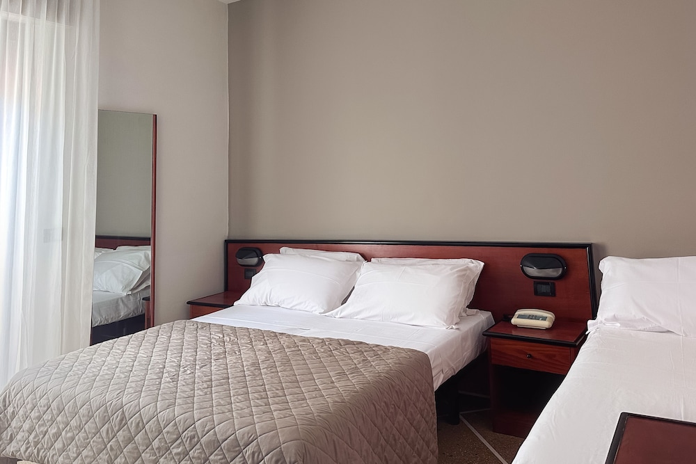 Standard Triple Room - Photo 4