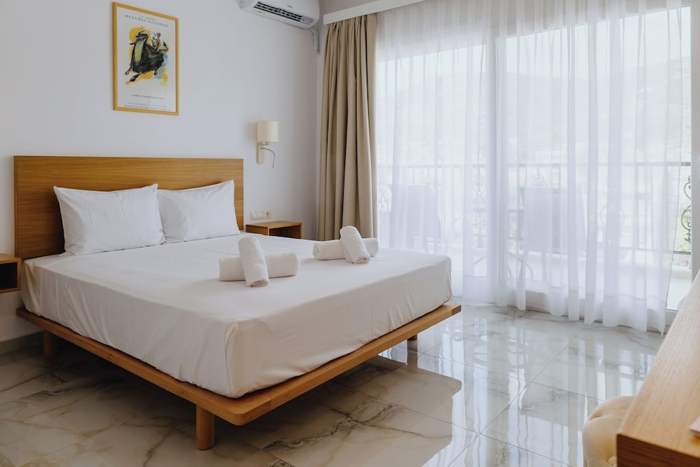 Standard Double Room, Balcony, Pool View photo 1