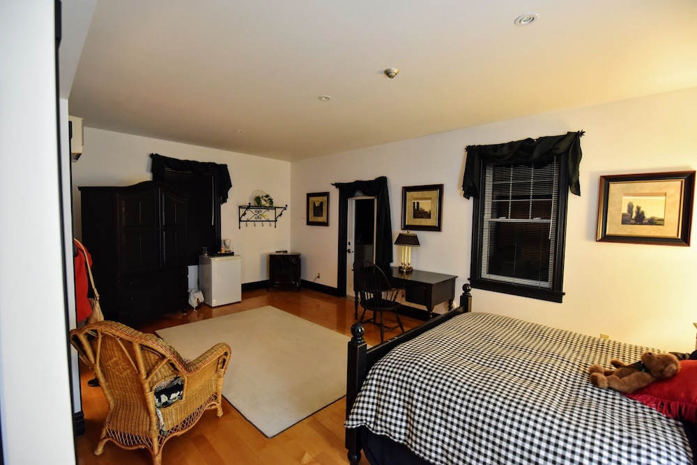 Main Inn Room, 1 Queen Bed