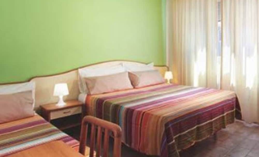 Quadruple Room - Photo 1