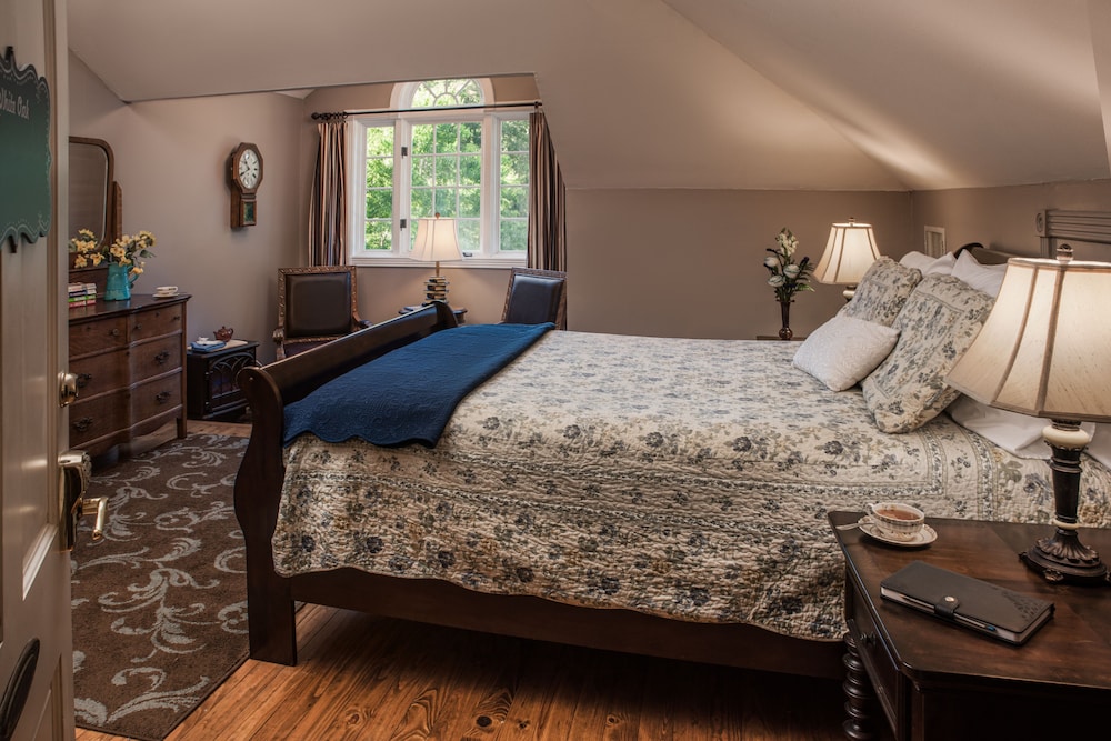 Room (White Oak)