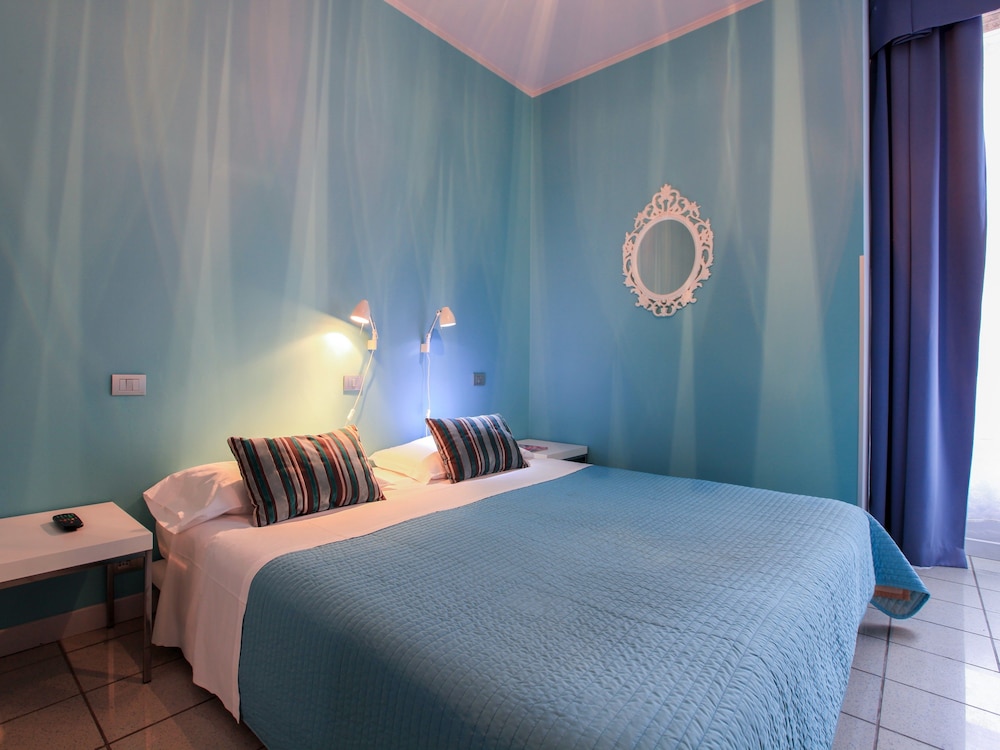 Double Room Single Use (kindly inform about arrival time)