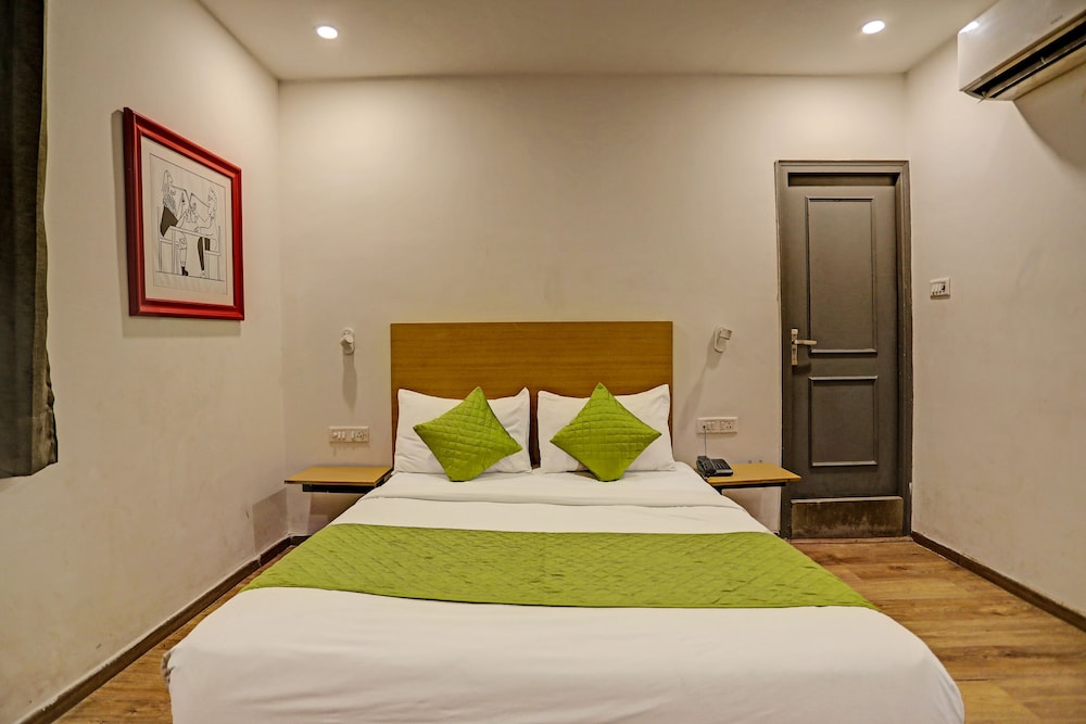 Deluxe Room - Photo 5
