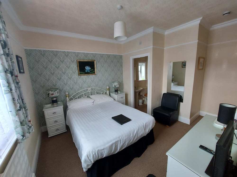 Standard Double Room, Ensuite (Rhuddlan) photo 1