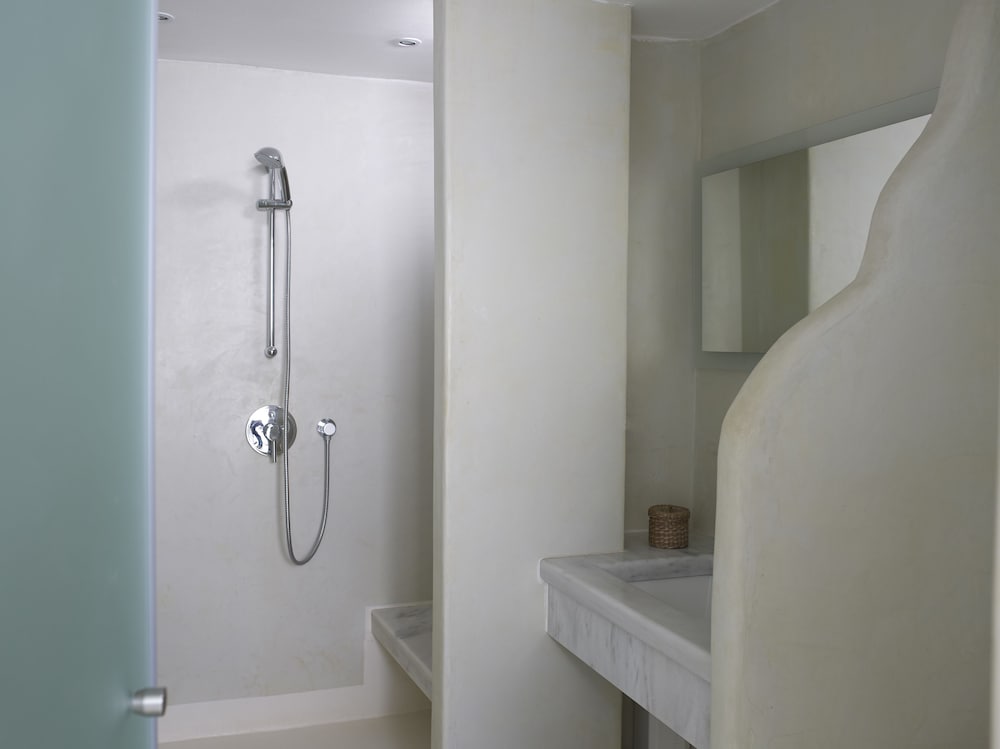 Deluxe Sea View Suite (Outdoor Mini Plunge Pool) - Photo 4