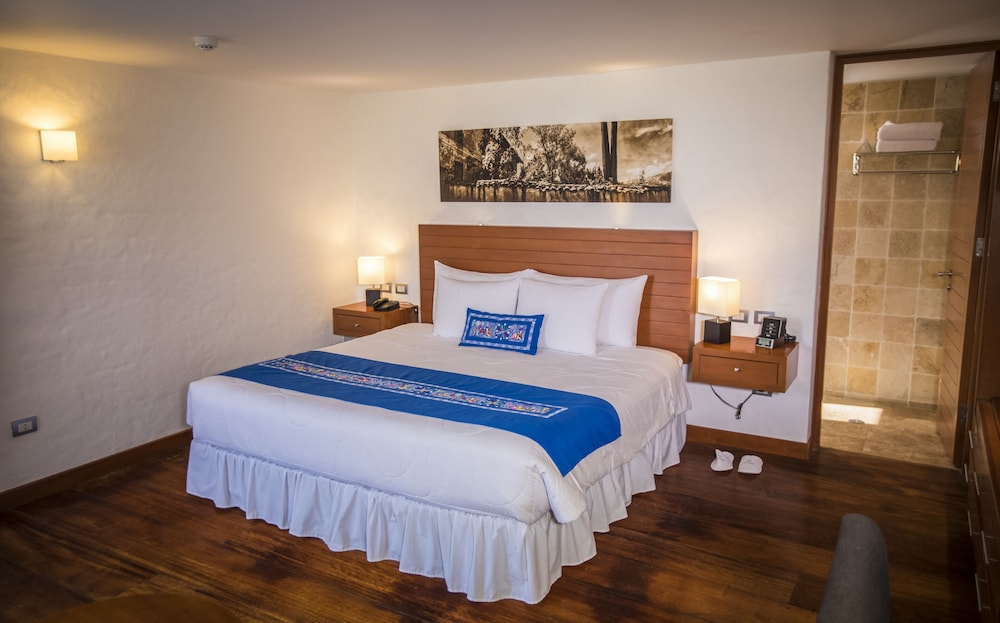 Deluxe Room, 1 King Bed photo 1
