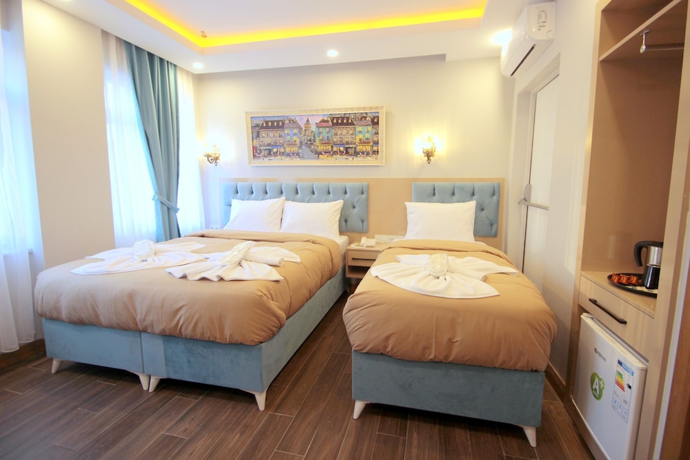 Deluxe Triple Room, Park View photo 1