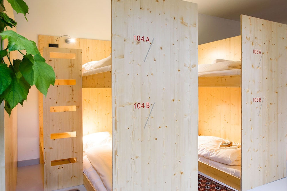 Bed in Shared Dormitory, Mixed Dorm (14 beds)