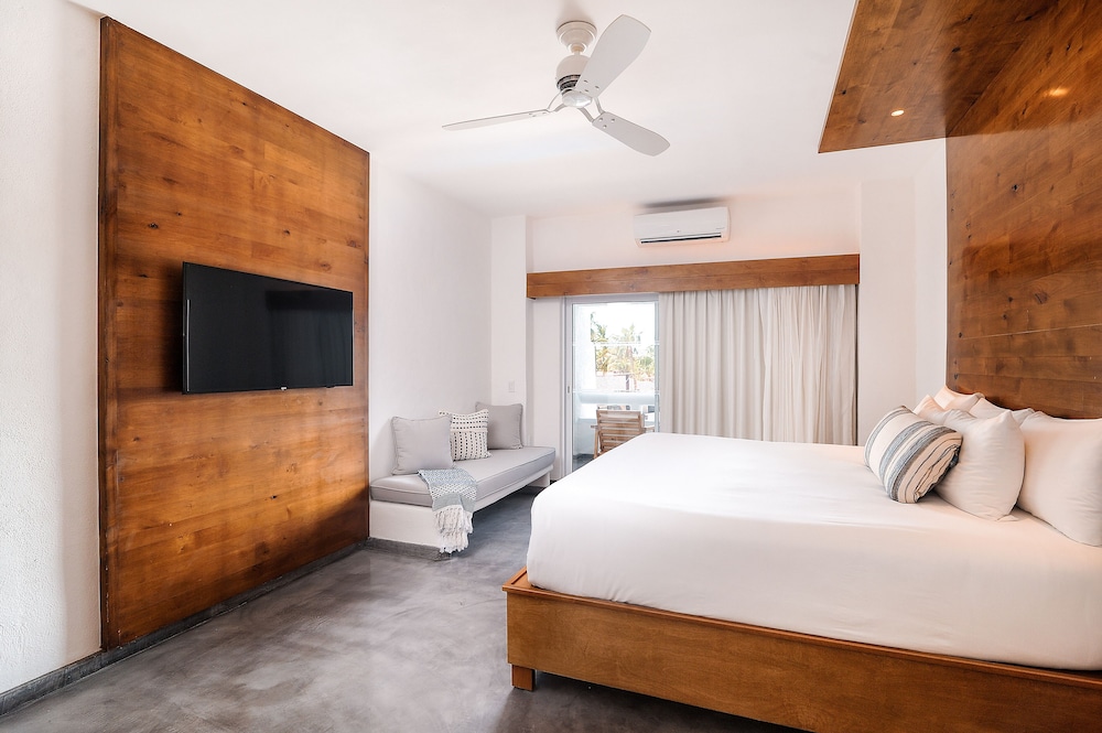 Superior Room, 1 Queen Bed - Photo 1