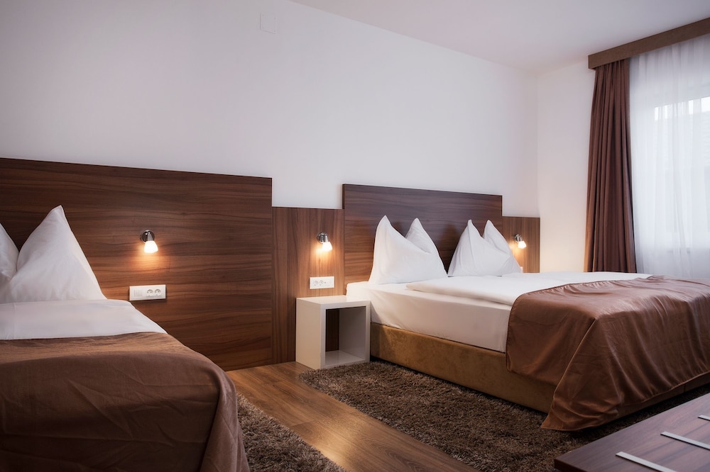 Deluxe Suite, 2 Bedrooms, Terrace photo 2