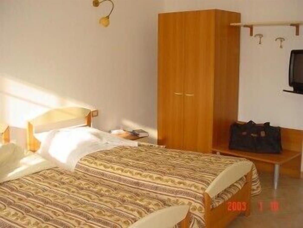 Double or Twin Room photo 2
