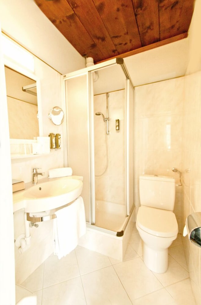 Small Double or Twin Room photo 2