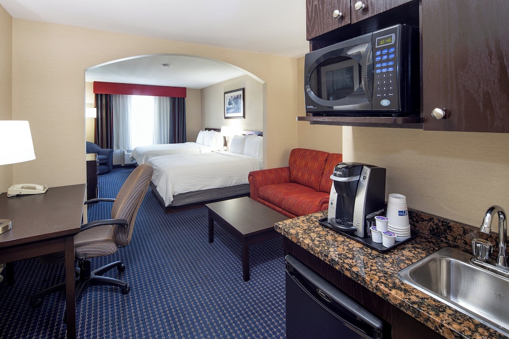 Suite, 2 Queen Beds - Photo 2