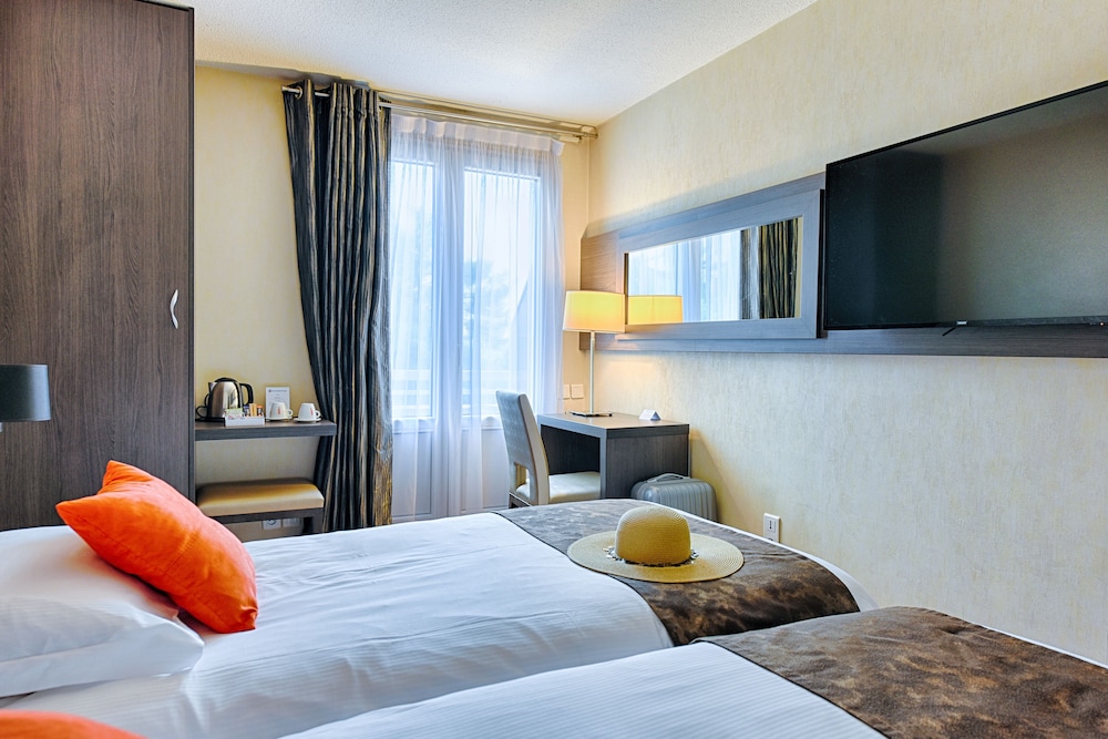 Standard Room, 2 Twin Beds, Non Smoking - Photo 1
