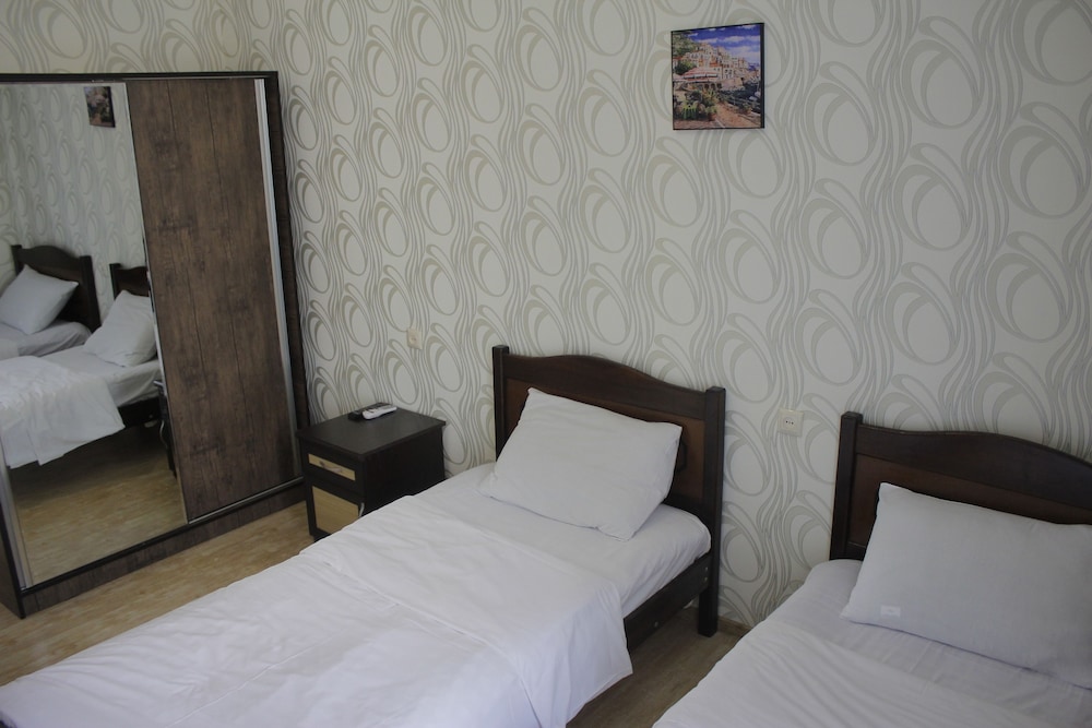 Basic Triple Room photo 1