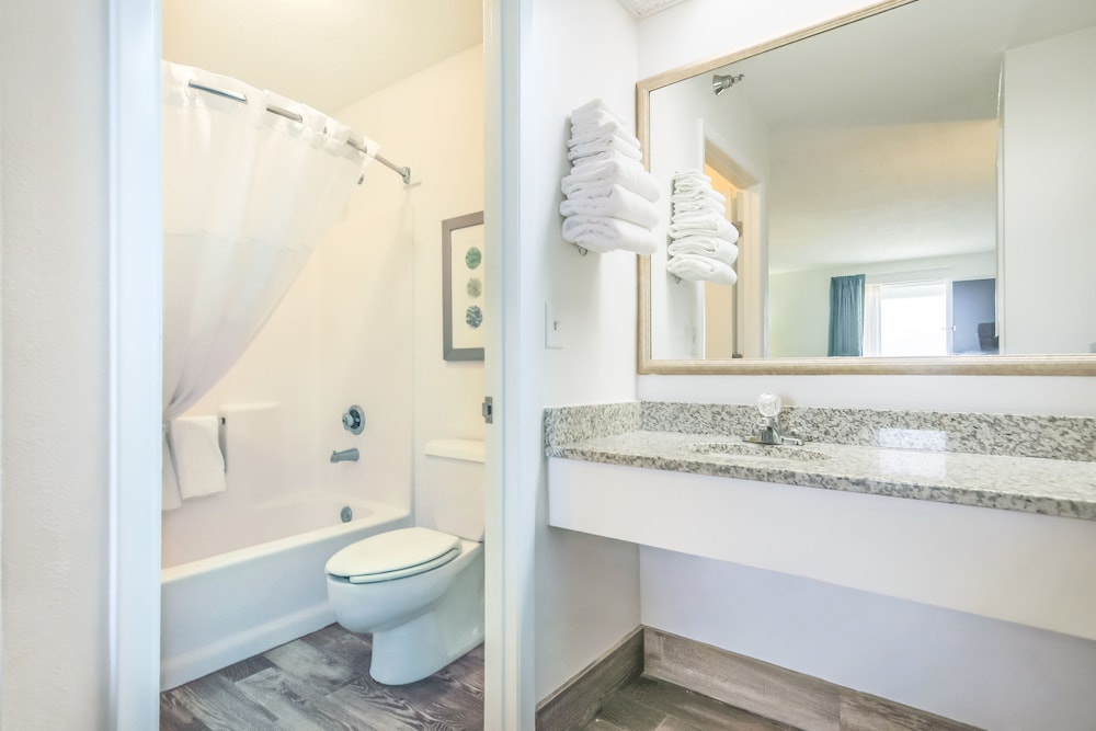 Basic Room, 2 Queen Beds, Ground Floor - Photo 8
