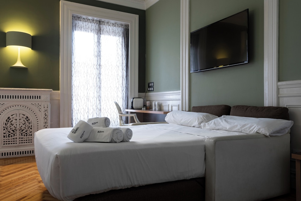 Superior Room thumbnail 6