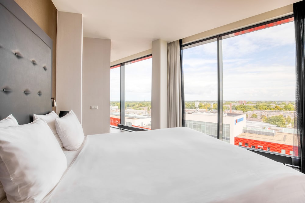 Executive Suite, 1 King Bed photo 2