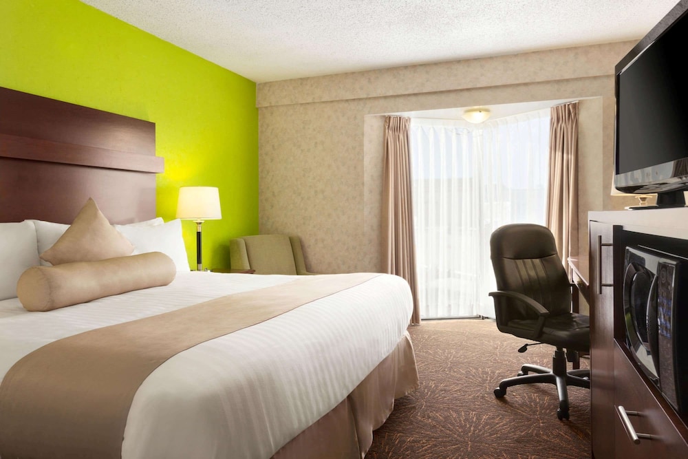 Suite, 1 King Bed, Non Smoking