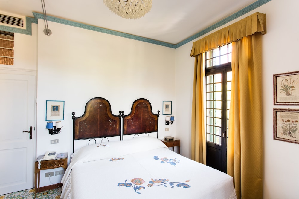 Standard Double or Twin Room - Photo 7