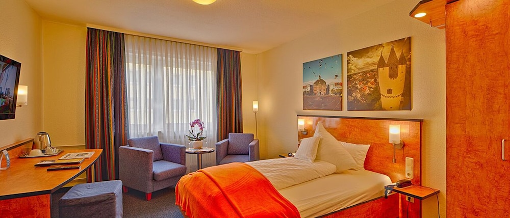 Room with Queen size bed