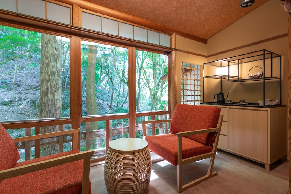 Japanese Traditional Room (10 Tatami Mats with bath, can't serve dinner after 7 P.M. ) photo 2