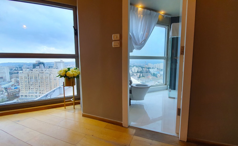 Superior Quadruple Room, City View photo 2