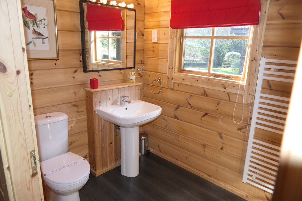 Cabin, 2 Bedrooms (Dragonfly) photo 3