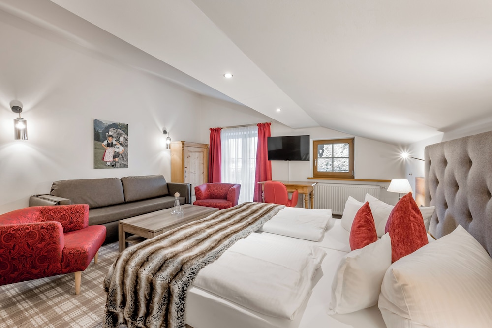 Family Studio Suite, 1 Bedroom, Balcony, Mountain View