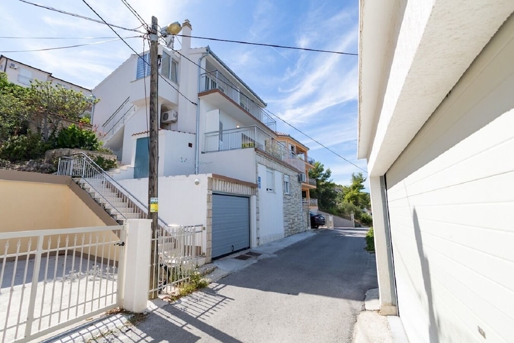Apartment (Petar - great location close to the s)