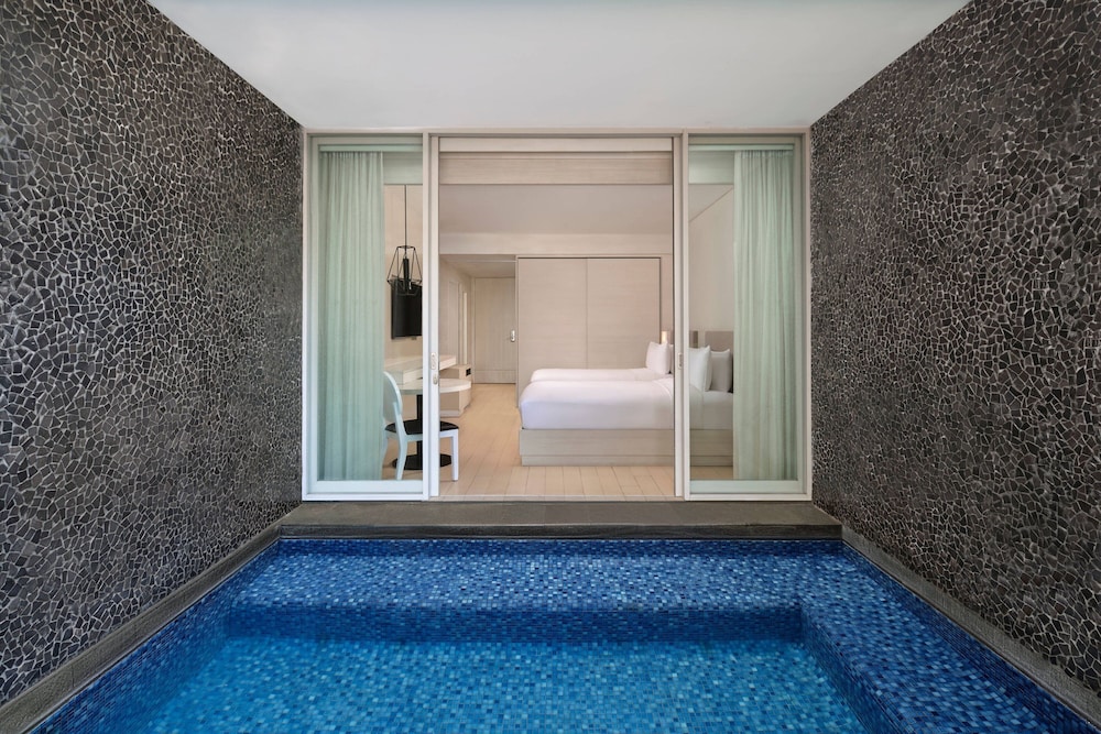Room, 2 Twin Beds, View, Poolside thumbnail 5