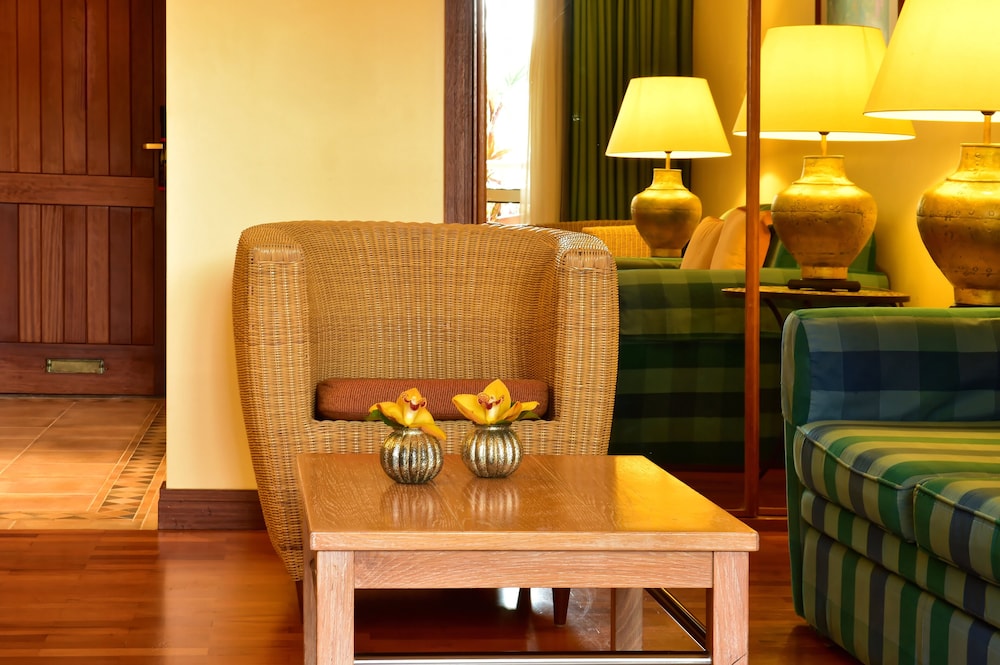 Family Room (Superior)