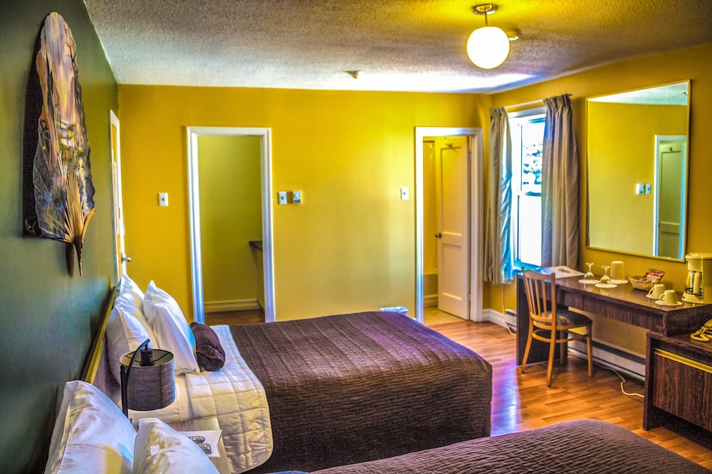 Room, 2 Double Beds photo 1
