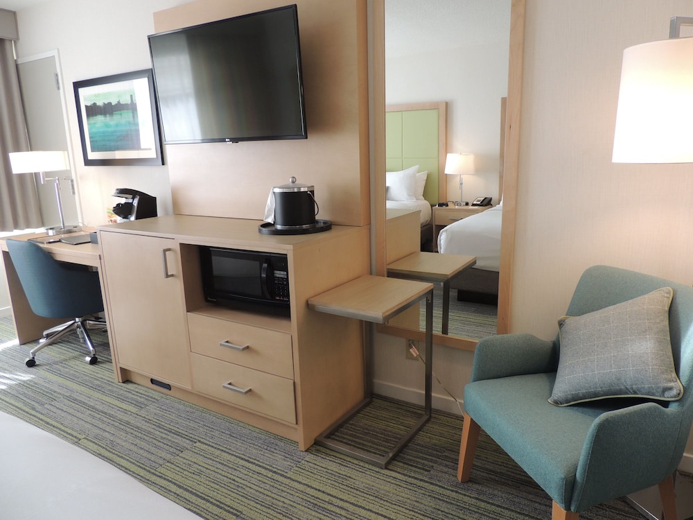 Premium Room, 2 Queen Beds - Photo 2