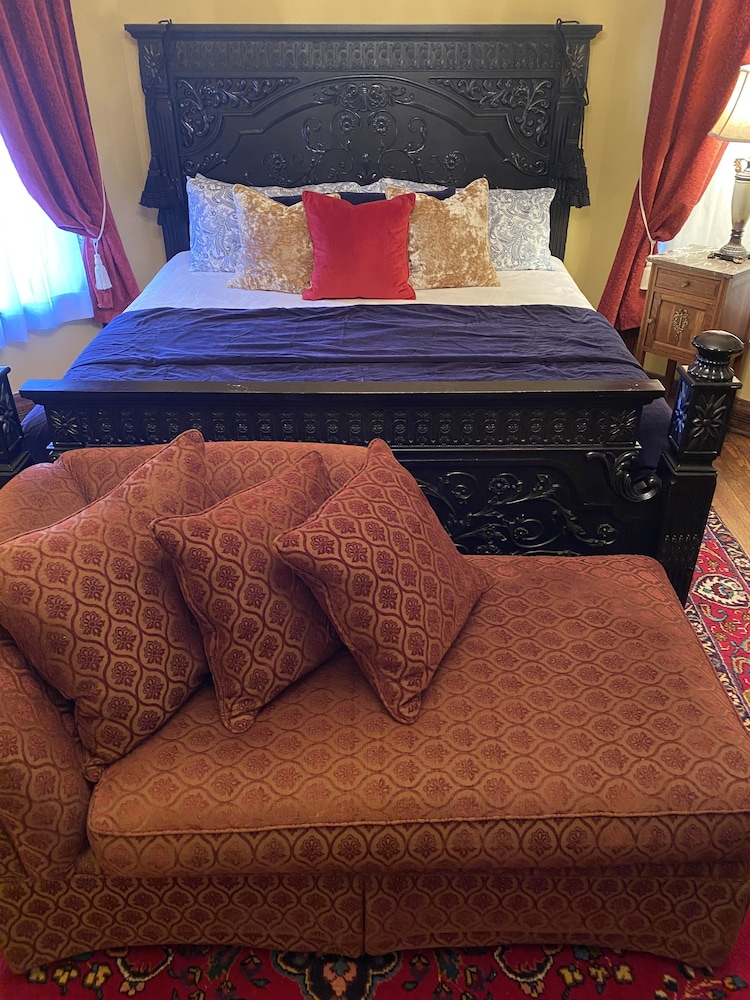 Vineyard Mansion B&B - Benjamin Room photo 3