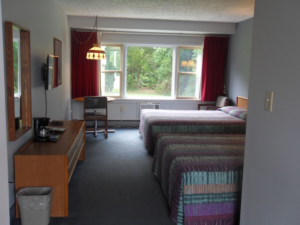 Standard Room, 2 Queen Beds photo 3