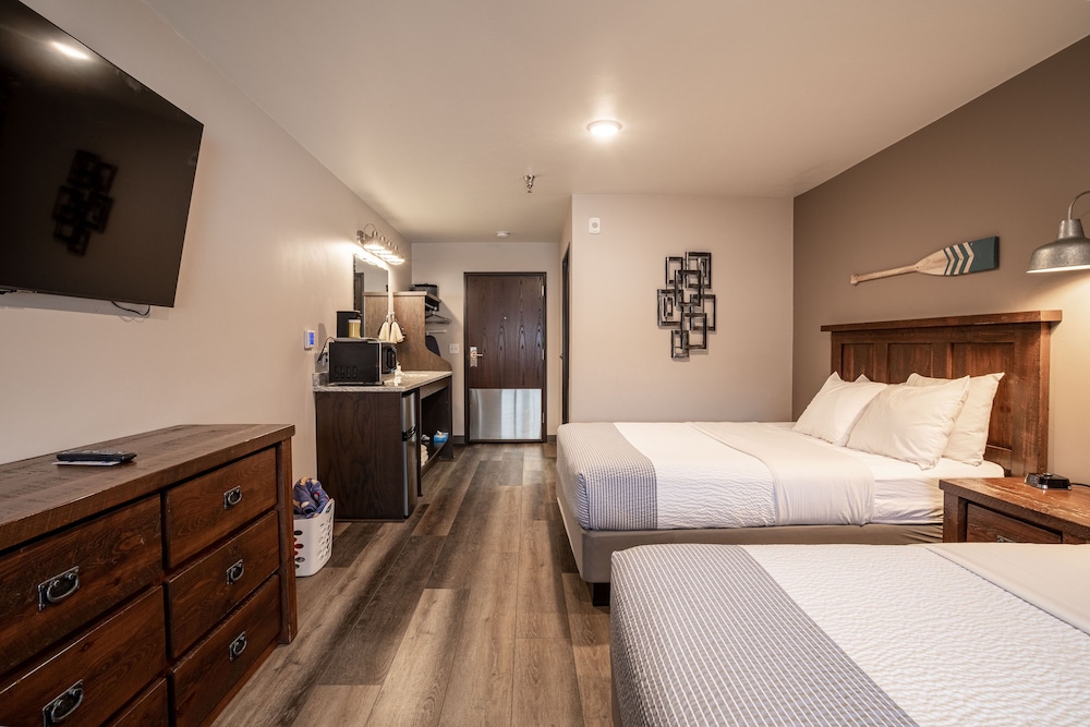 Standard Room, 2 Queen Beds (Dog Friendly) photo 3