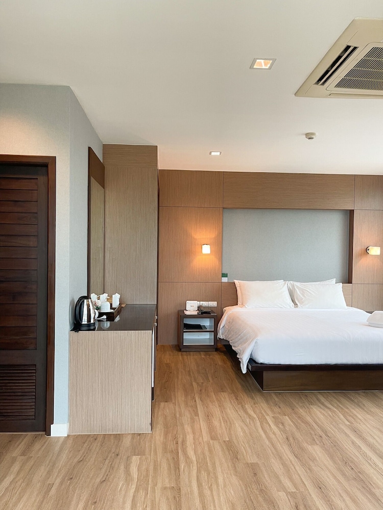 Deluxe Room - Photo 7