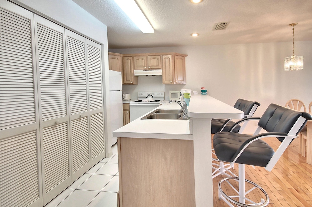 Condo, 1 King Bed with Sofa bed (Amadeus 7) photo 3