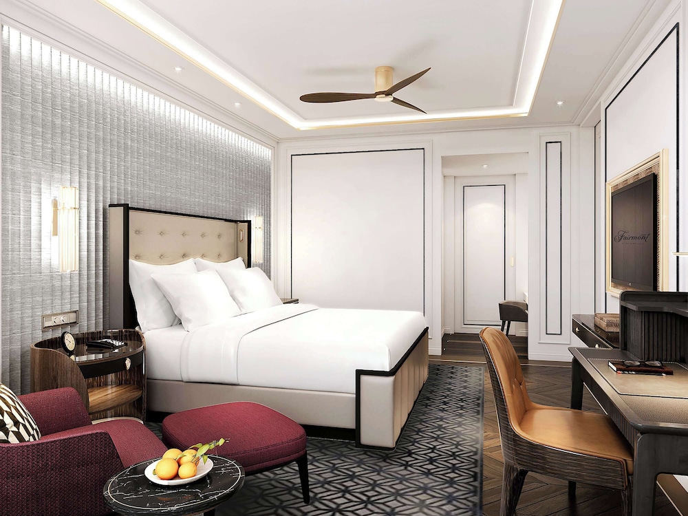 JUNIOR SUITE 1 King Bed, Fairmont Gold Lounge access