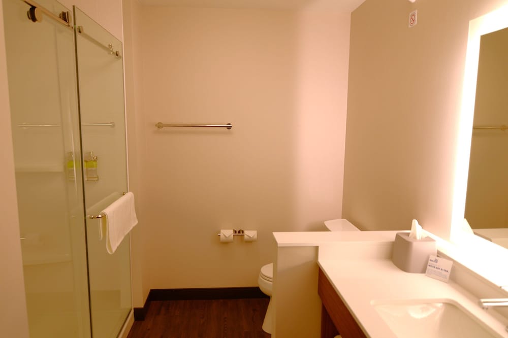 Suite, 2 Queen Beds - Photo 2