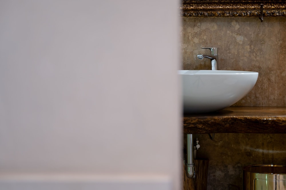 Deluxe Double Room, Hot Tub, Garden View (Camera delle Acque) - Photo 19