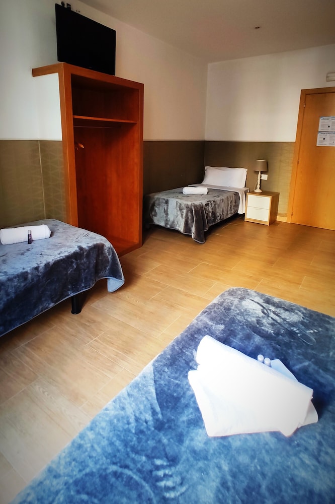 Quadruple Room, Multiple Beds photo 2