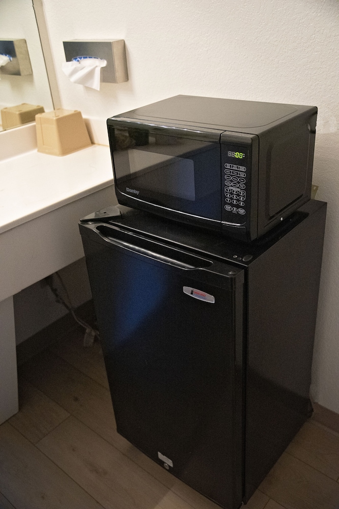Standard Room, 2 Queen Beds, Refrigerator & Microwave photo 2