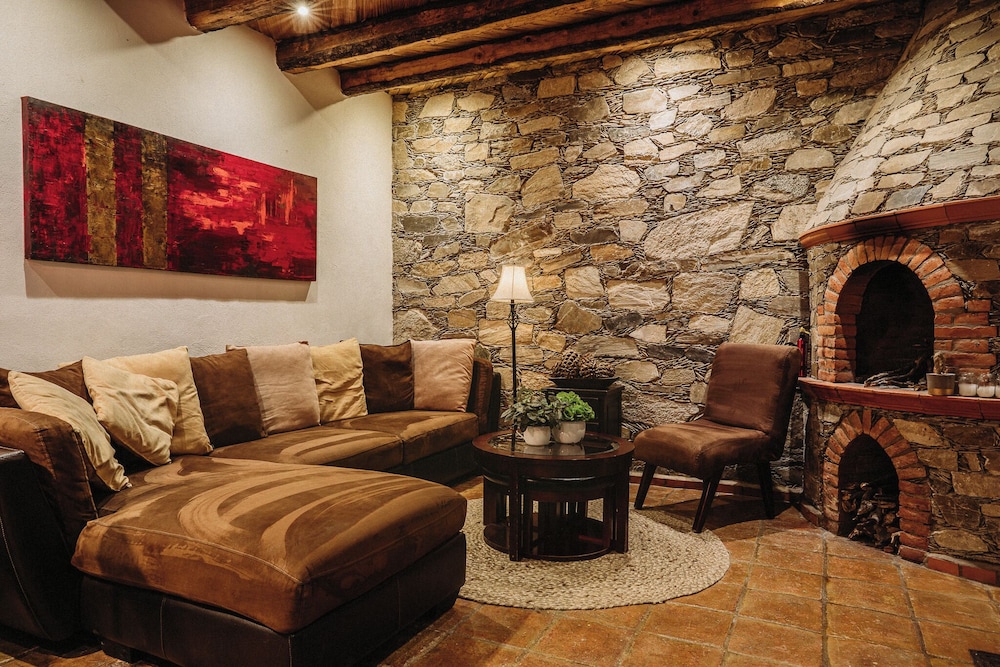 Grand Room, 2 Bedrooms, Fireplace, Courtyard View photo 1