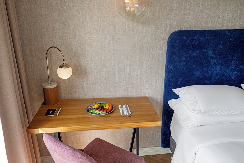 Room, 1 Queen Bed, Non Smoking, Balcony - Photo 4